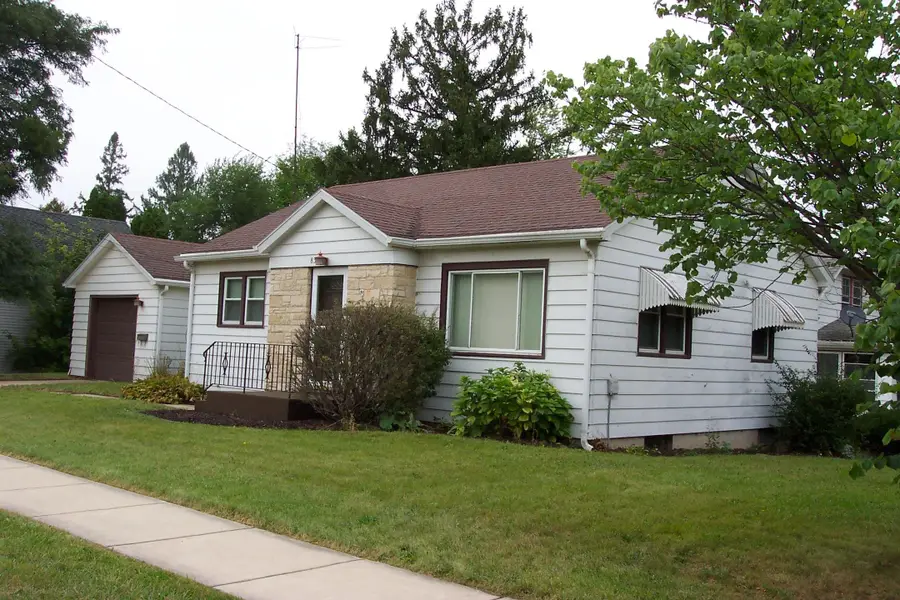 836 W Empire Street, Freeport, IL 61032 - #2
