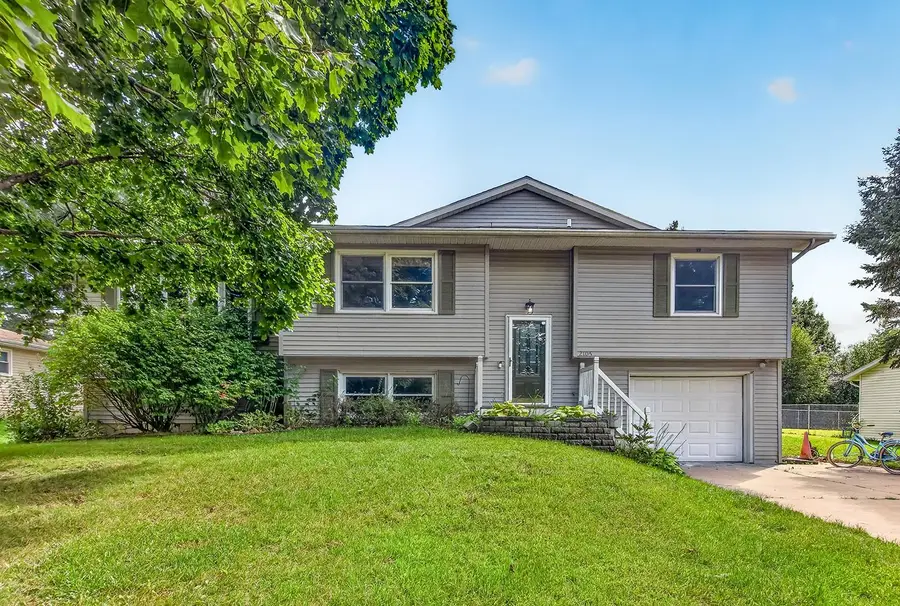 2105 W Bedford Road, Freeport, IL 61032 - #2