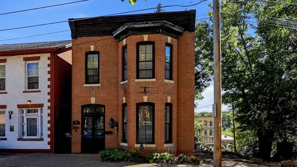 122 S Bench Street, GALENA, IL 61036