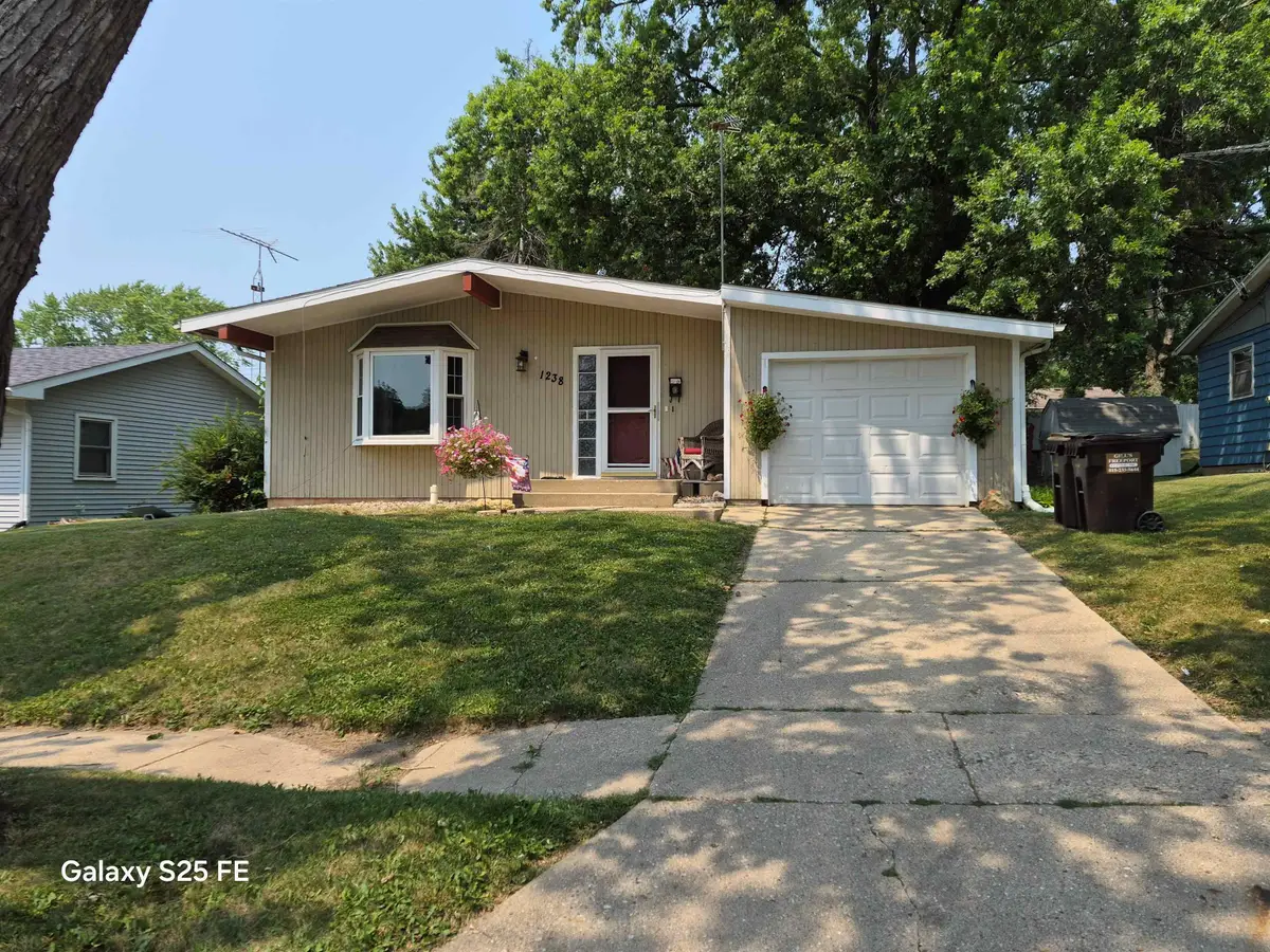 1238 Hillcrest Lane, Freeport, IL 61032 - #1