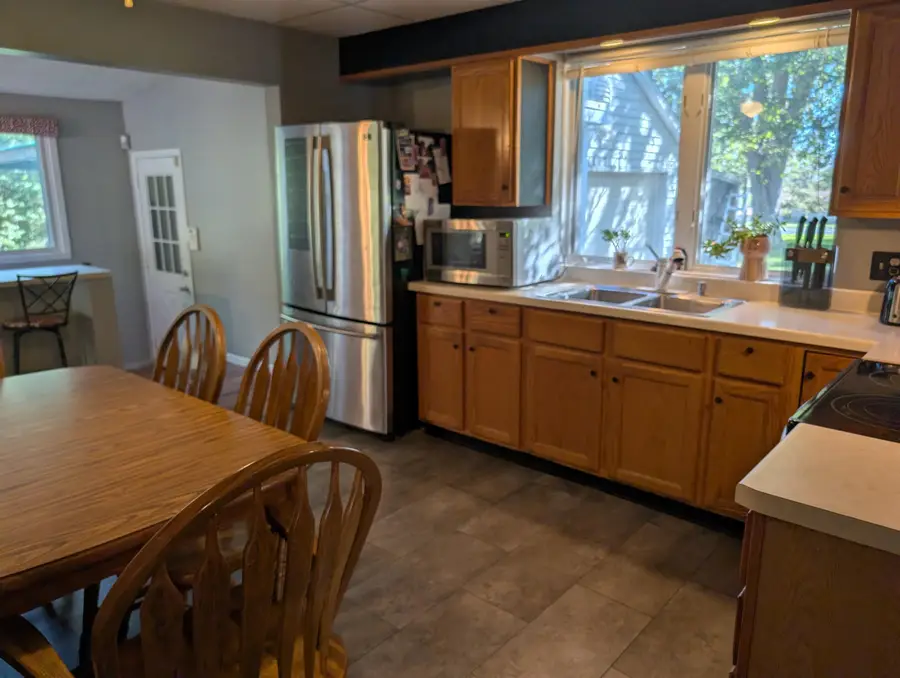 1605 S Carroll Avenue, Freeport, IL 61032 - #2
