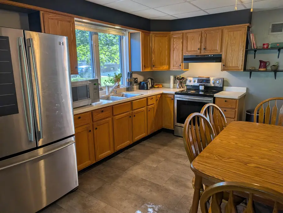 1605 S Carroll Avenue, Freeport, IL 61032 - #3