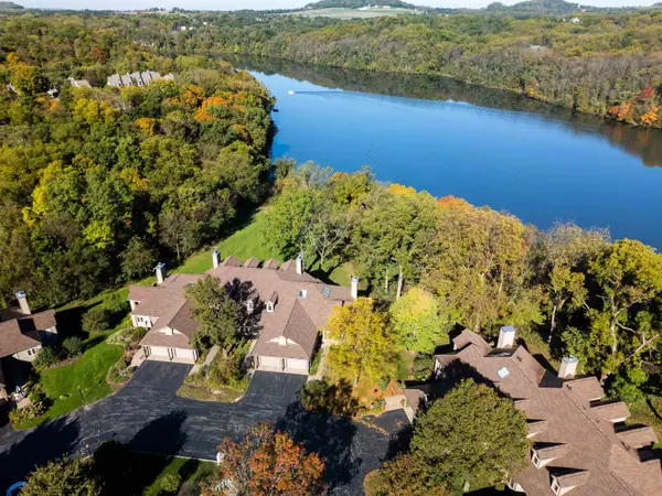8 Rock Cove Lane, GALENA, IL 61036