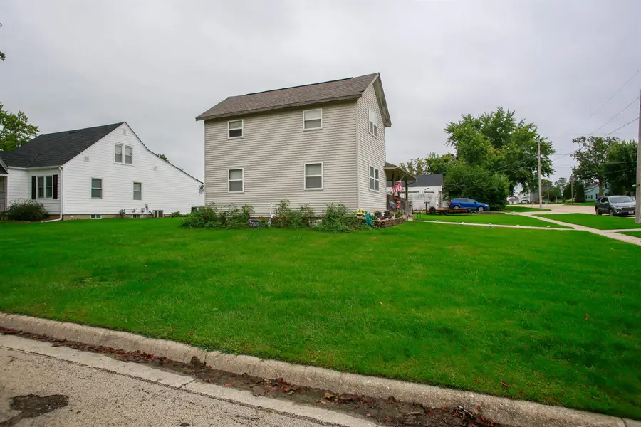 411 S Washington Street, Lena, IL 61048 - #3