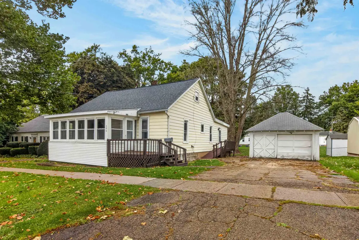 206 W MAIN Street, Mount Morris, IL 61054 - #1