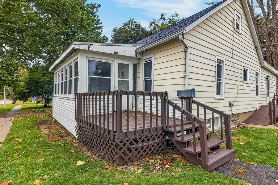 206 W MAIN Street, Mount Morris, IL 61054 - #2
