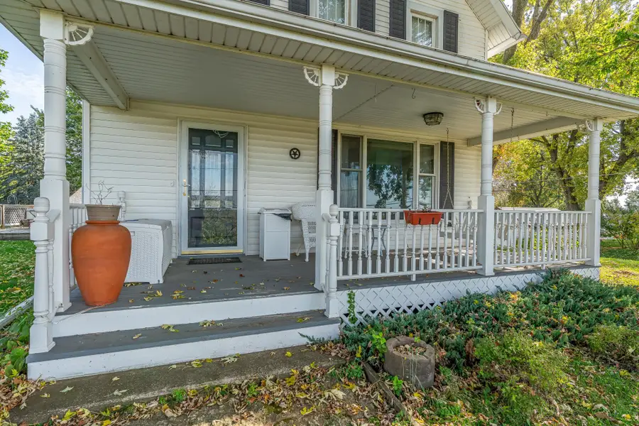 504 N 4th Street, Savanna, IL 61074 - #3
