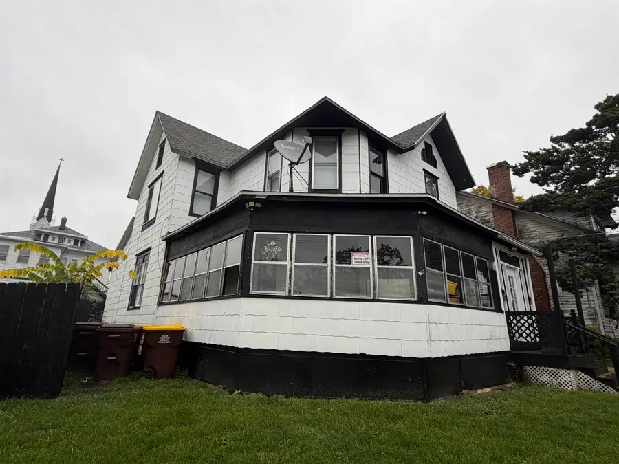 236 W Broadway, Freeport, IL 61032 - #2
