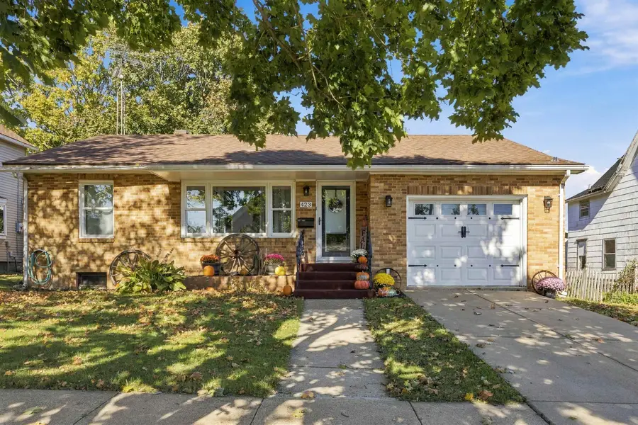 423 E Front Avenue, Stockton, IL 61085 - #2