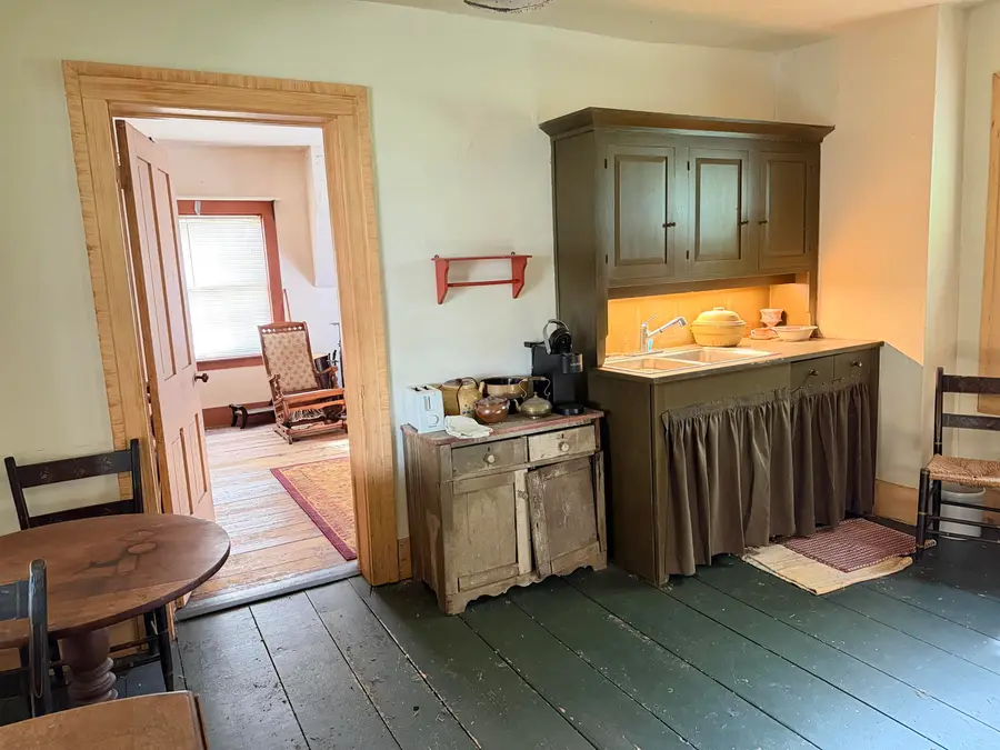 507 W Pleasant Street, Freeport, IL 61032 - #3