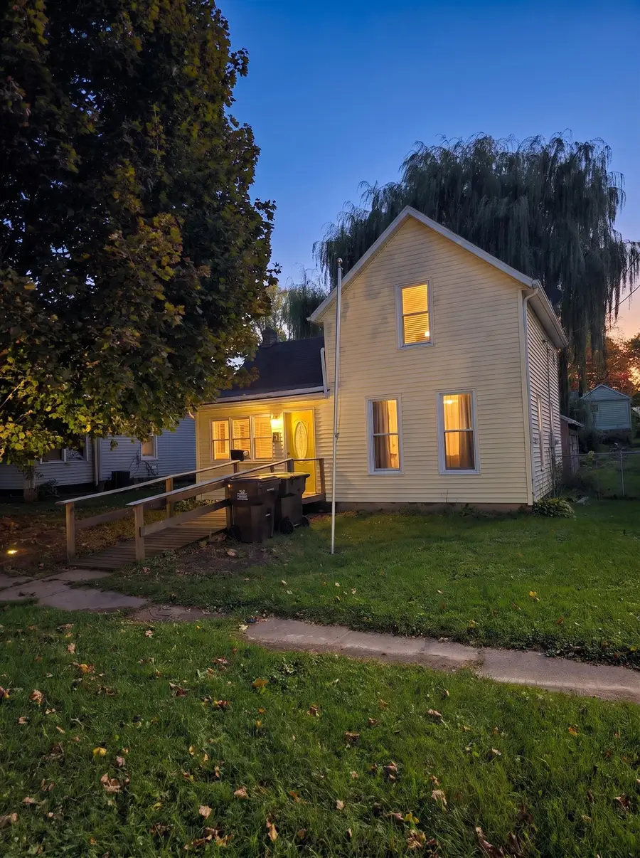 821 E Illinois, Freeport, IL 61032 - #2