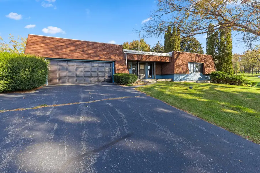 4420 W Lily Creek Road, Freeport, IL 61032 - #2
