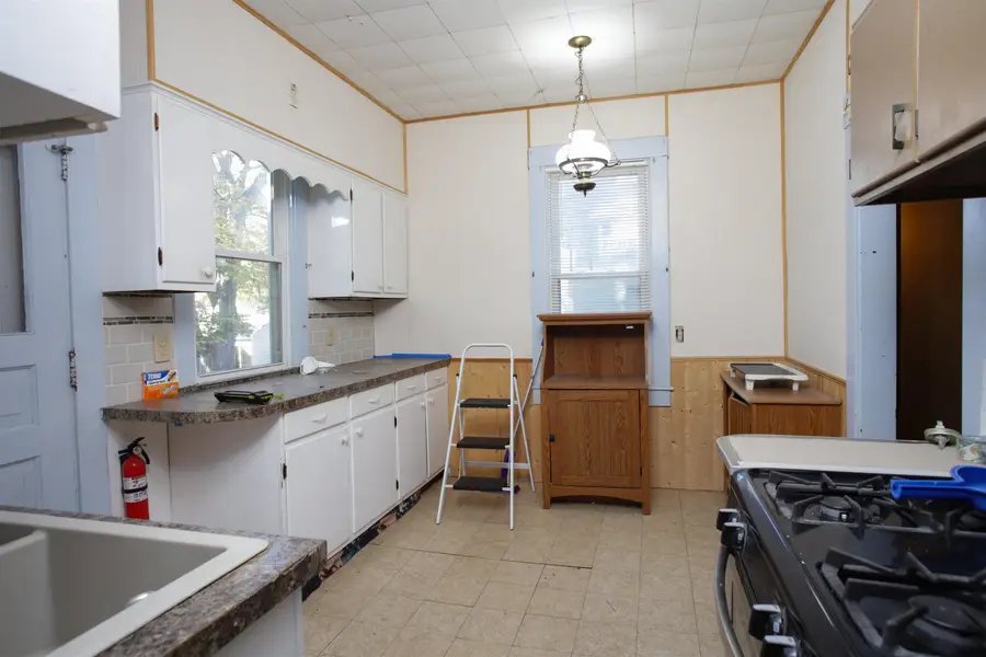119 E Roosevelt Street, Freeport, IL 61032 - #3