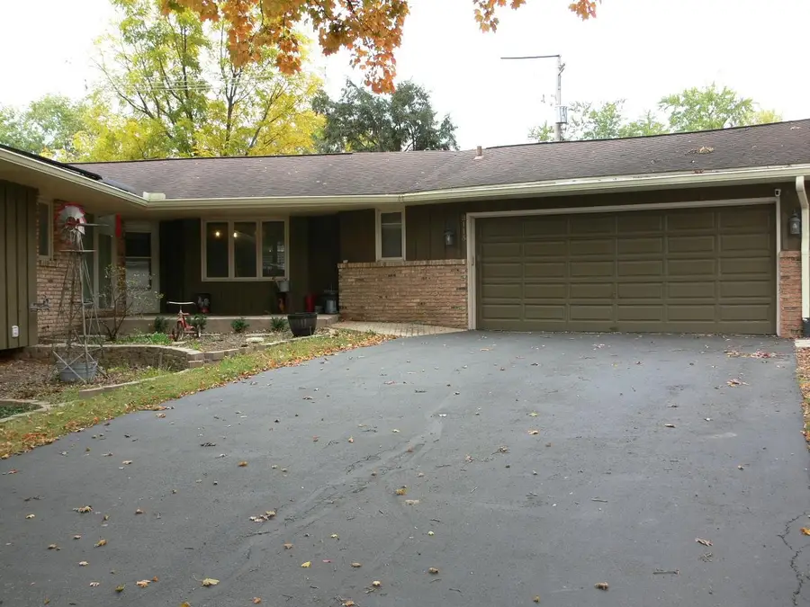2113 Silverthorn, Rockford, IL 61107 - #3