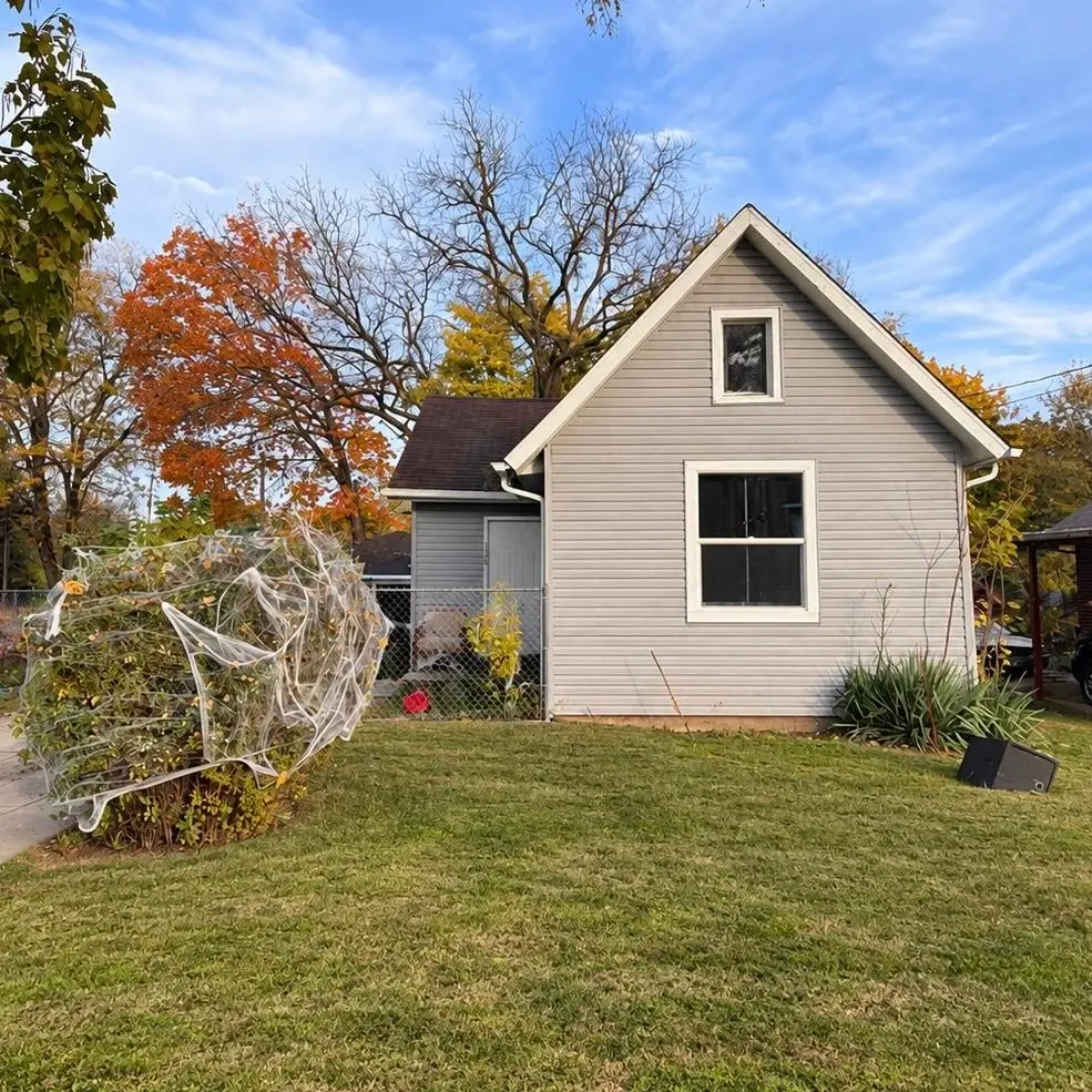 208 S Henrietta Avenue, Rockford, IL 61102 - #1