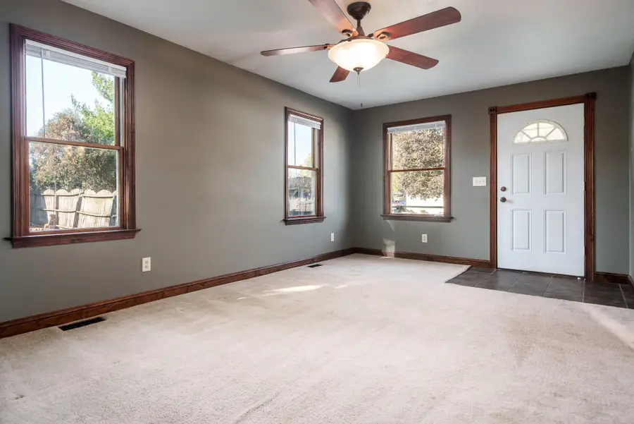 431 E GREENVIEW, Machesney Park, IL 61115 - #3