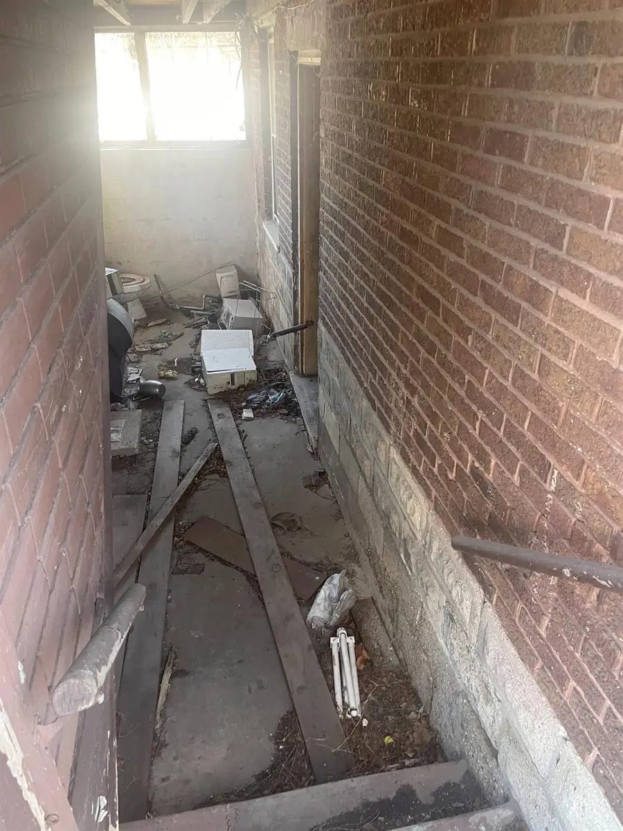 555 W 22nd Place, Gary, IN 46407 - Image #2