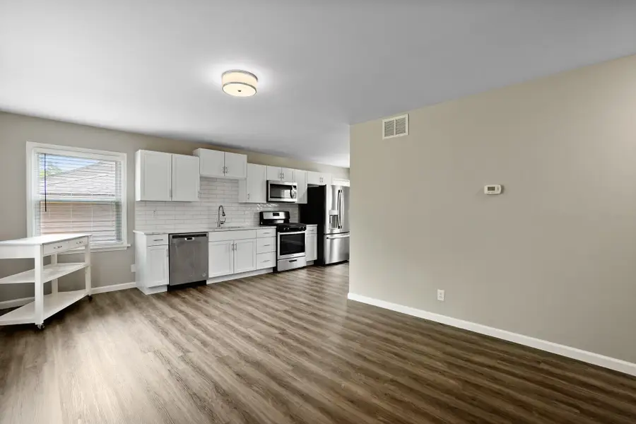 1107 W 63rd Avenue, Merrillville, IN 46410 - Image #2