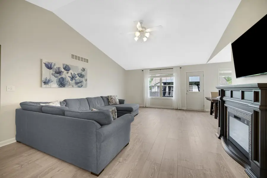 566 Fox Burrow Court, Valparaiso, IN 46385 - Image #3