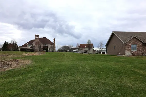 76 Bergamo Lane E, Crown Point, IN 46307