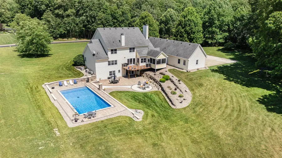 8196 E Walnut Ridge, New Carlisle, IN 46552 - Image #2