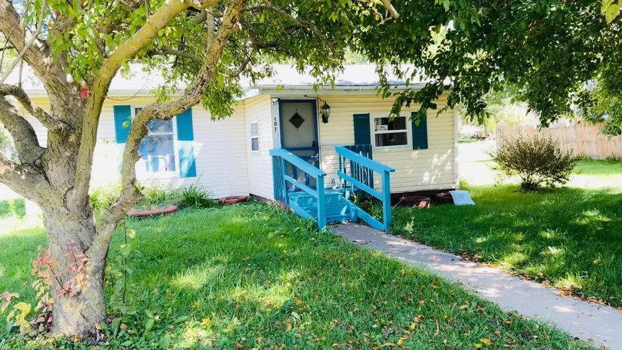 107 N Walker Avenue, Morocco, IN 47963 - Image #2