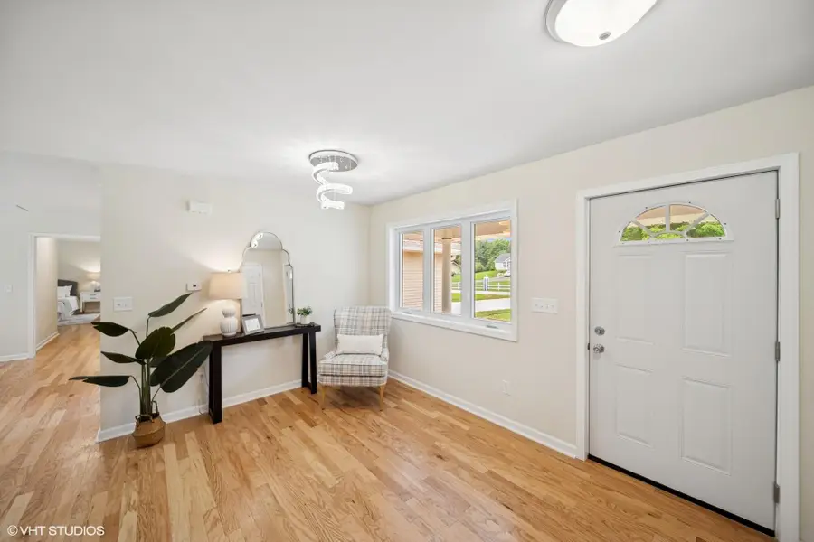 9102 W Valley Court, Michigan City, IN 46360 - Image #2