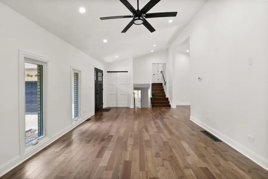 8147 Oakwood Avenue, Munster, IN 46321 - Image #2