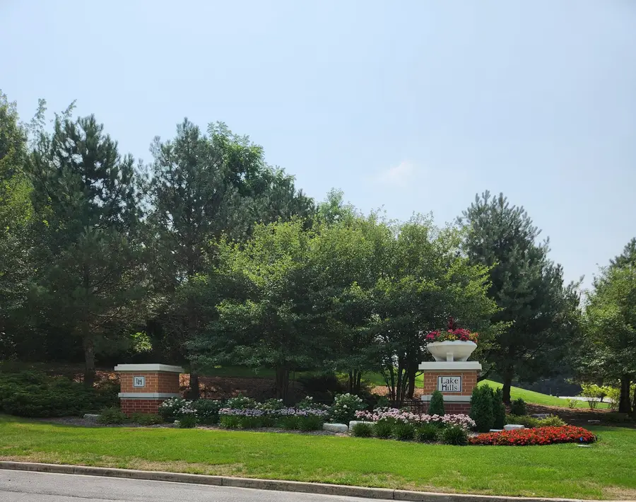 8884 Hillside Drive, Saint John, IN 46373 - Image #2