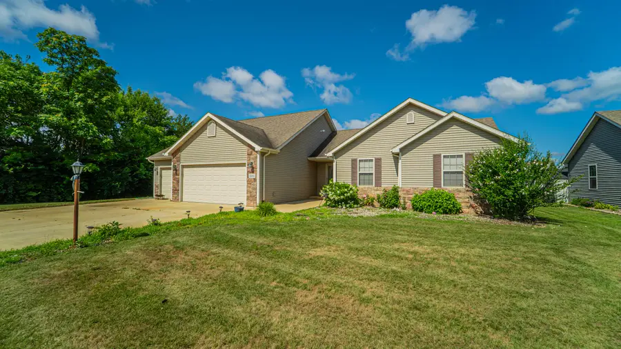 1806 Forsythia Street Se, Demotte, IN 46310 - Image #2