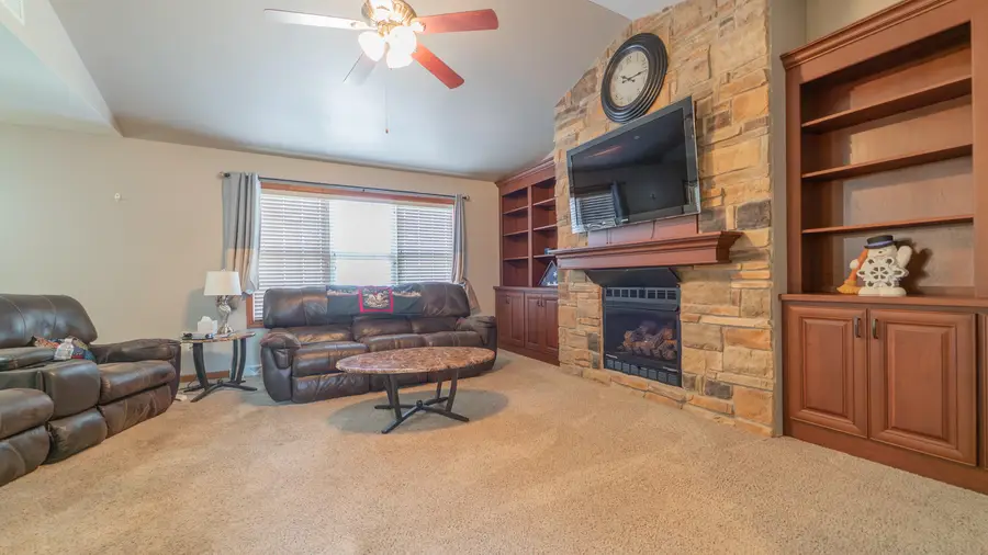 1806 Forsythia Street Se, Demotte, IN 46310 - Image #3