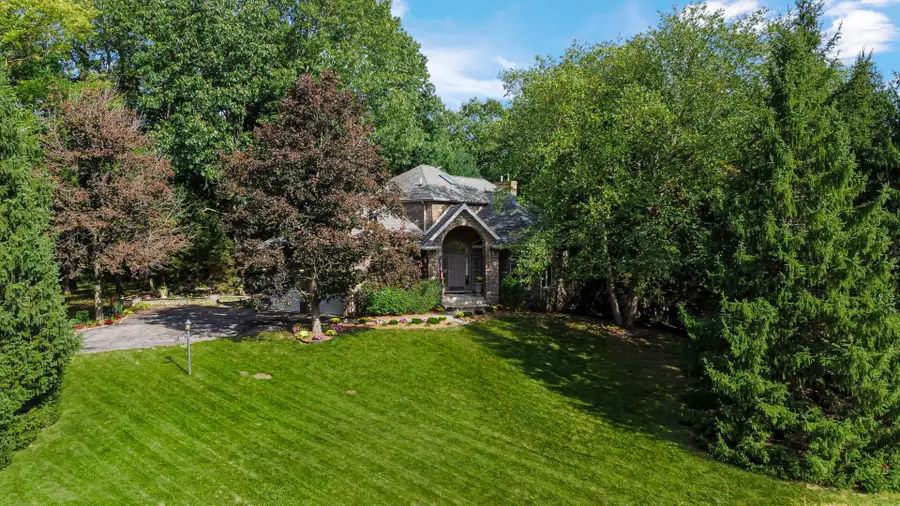 2102 Emmett Court, Valparaiso, IN 46385 - Image #2