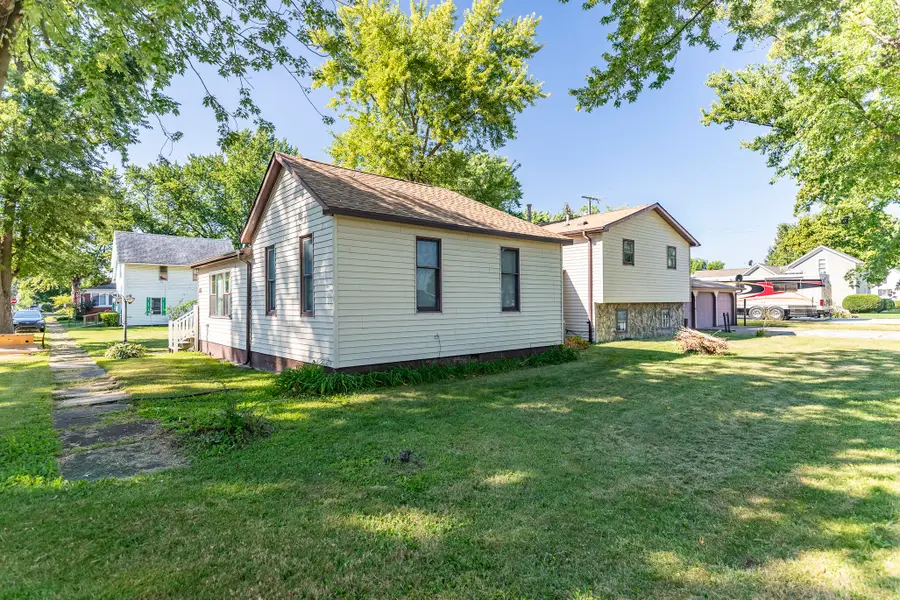 207 N Washington Street, Wanatah, IN 46390 - Image #2