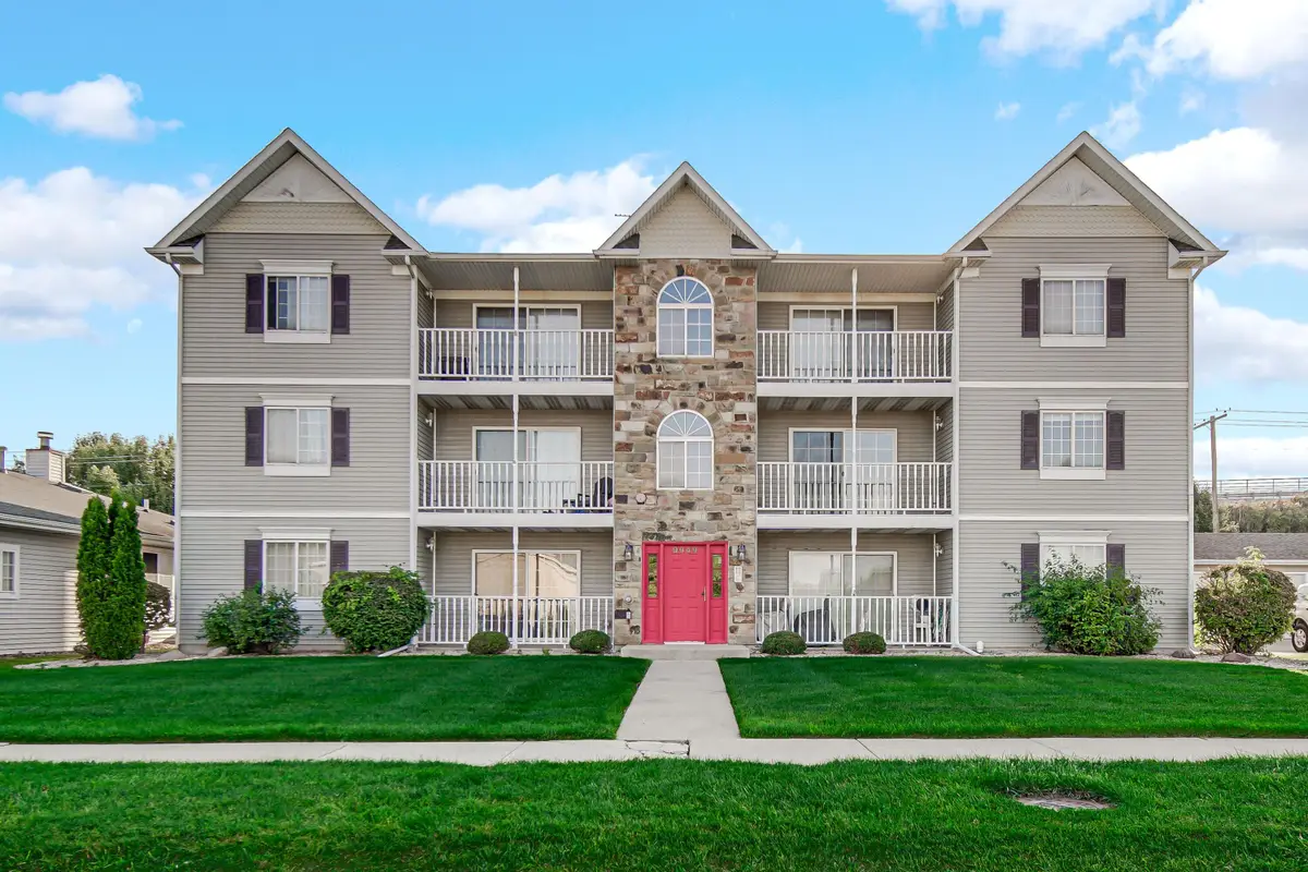 9949 Branton Avenue #2b, Highland, IN 46322 - Image #1
