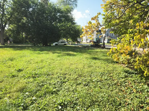 8 Wayne Street, Valparaiso, IN 46385