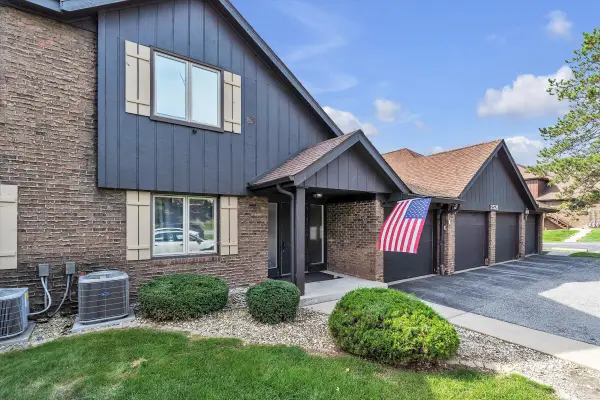 2521 E Lakeshore Drive, Crown Point, IN 46307