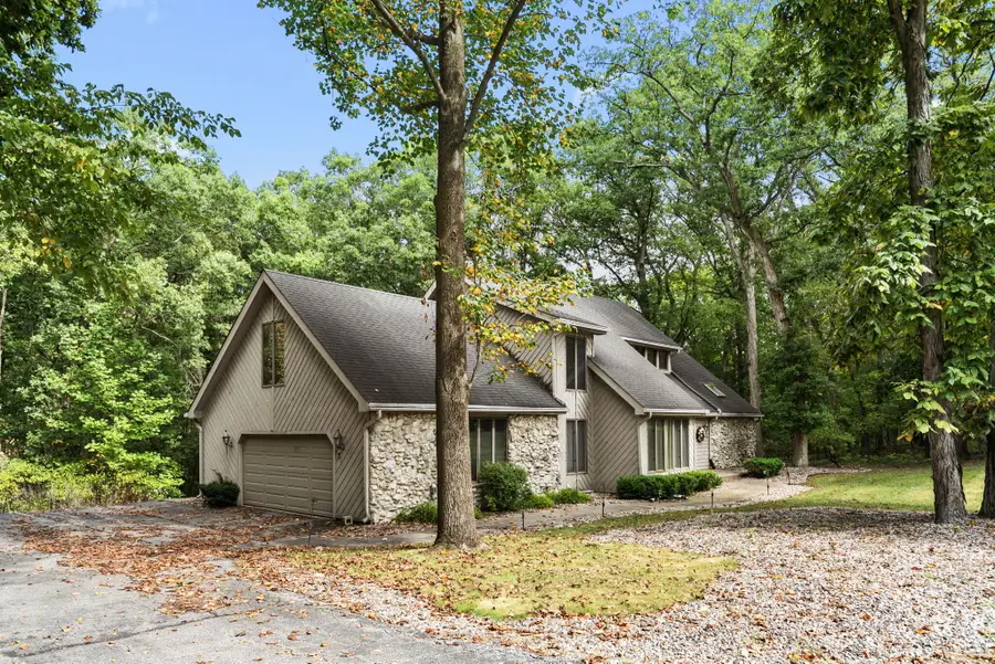 483 Roxbury Road, Valparaiso, IN 46385 - Image #2