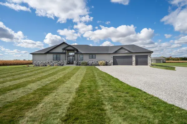 526 S 250 W, Valparaiso, IN 46385