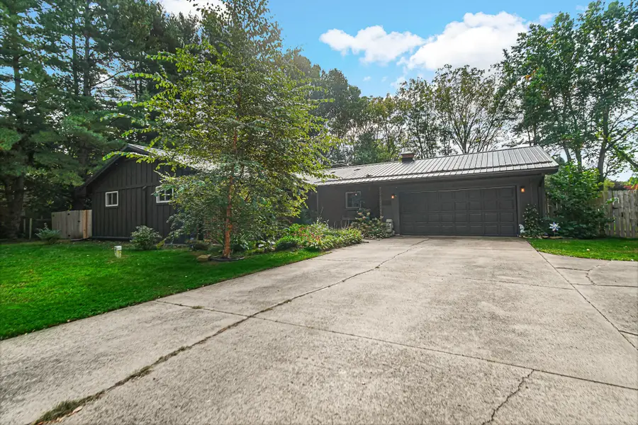 242 W Powell Drive, La Porte, IN 46350 - Image #2