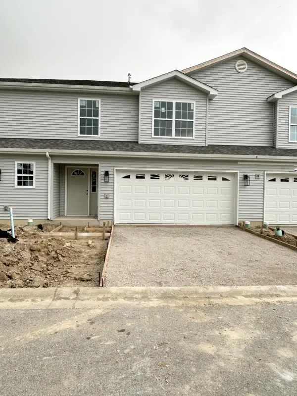 9563 Luebcke Lane E, Crown Point, IN 46307