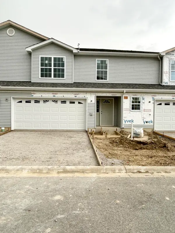 9565 E Luebcke Lane E, Crown Point, IN 46307