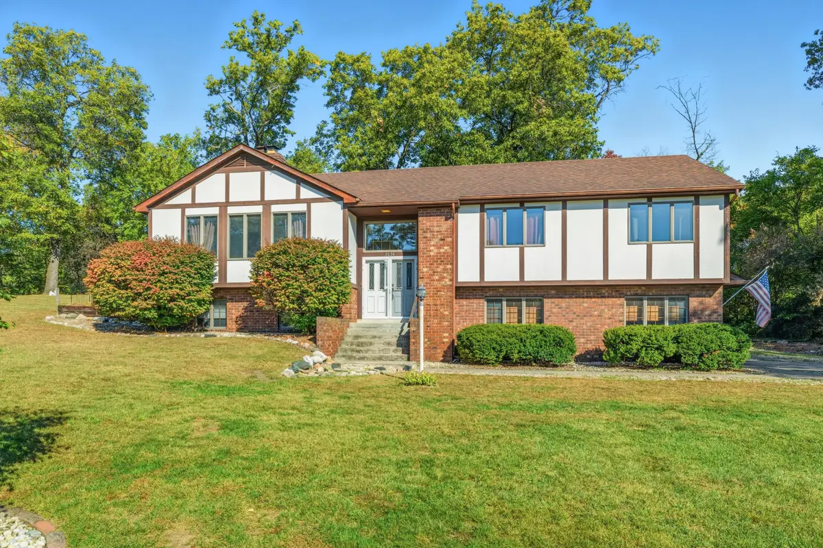 6654 Mercedes Lane, Demotte, IN 46310 - Image #1