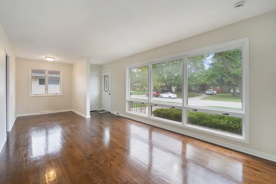 8133 Howard Avenue, Munster, IN 46321 - Image #2