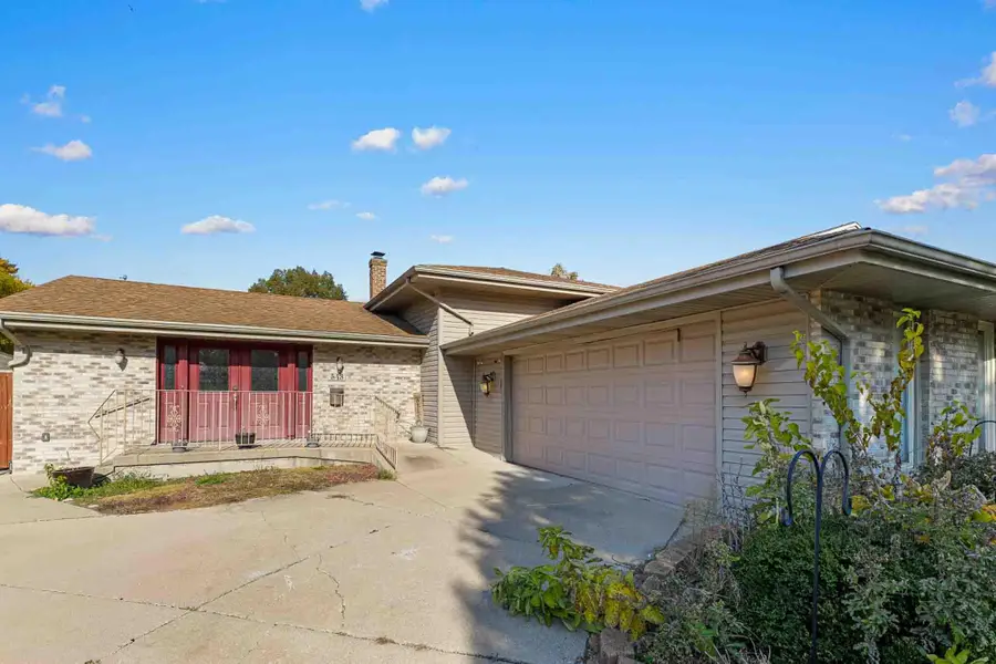 543 Hickory Lane, Munster, IN 46321 - Image #2