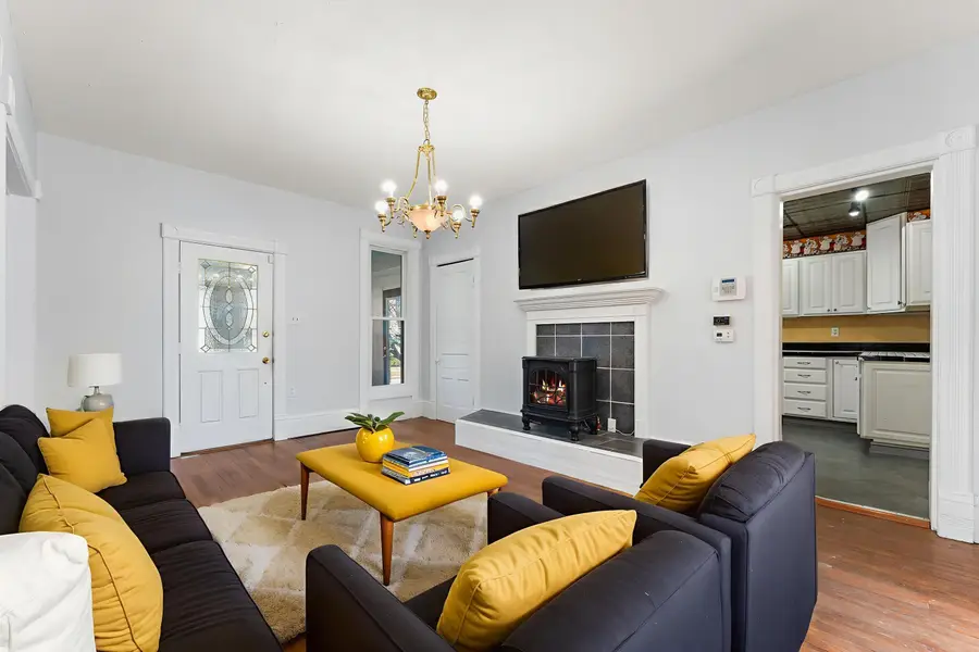 557 W Chicago Street, Valparaiso, IN 46385 - Image #3