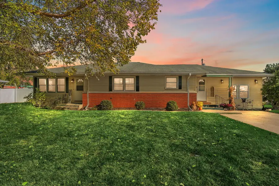 513 Almond Street Sw, Demotte, IN 46310 - Image #2