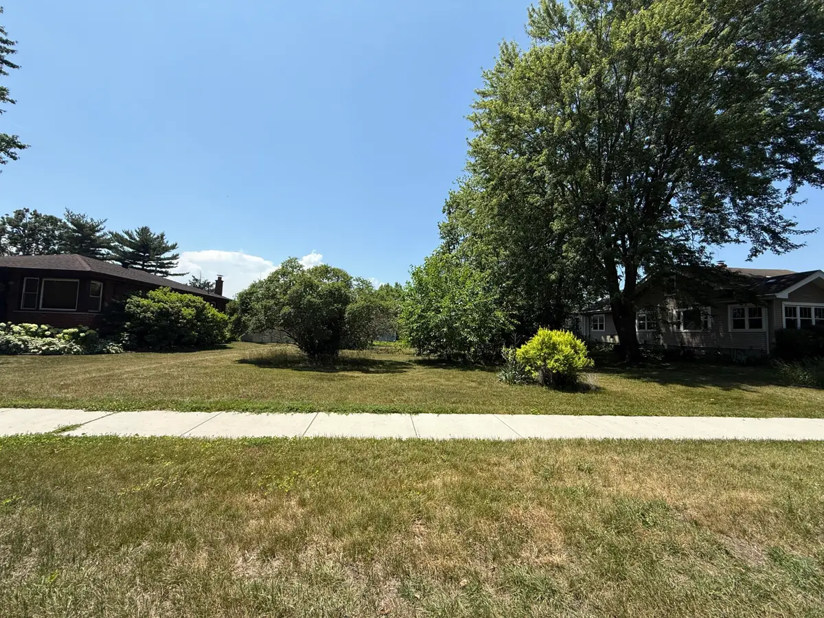 138 N Rensselaer Avenue, Griffith, IN 46319 - Image #1
