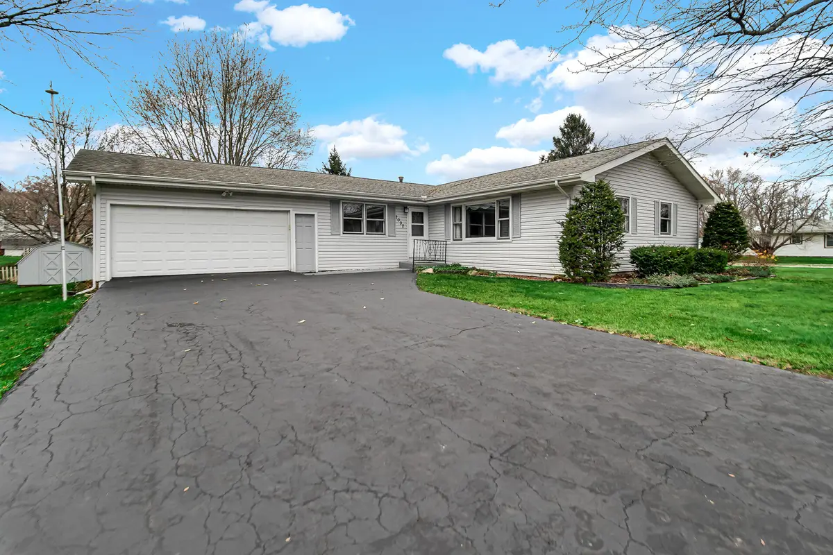 2002 Crockett Avenue, Valparaiso, IN 46383 - Image #1