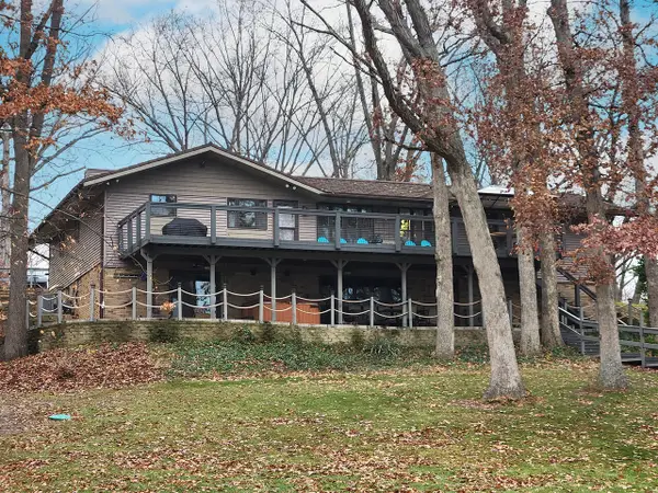 202 Oakridge Court, Valparaiso, IN 46385