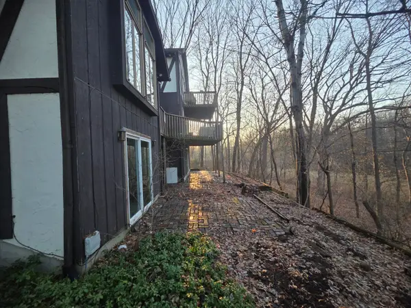 401 Shorewood Court, Valparaiso, IN 46385